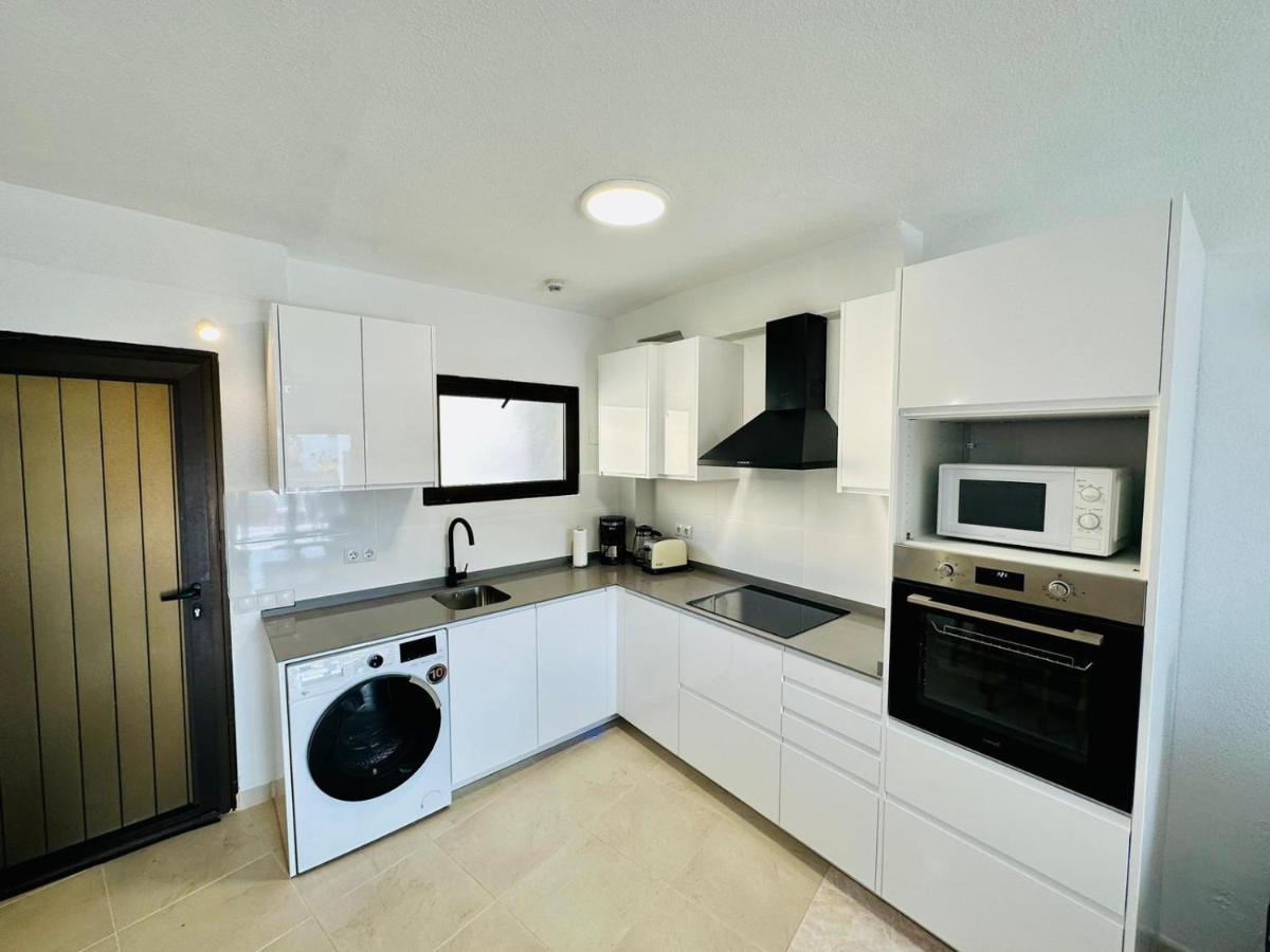 Ocean Front Cozy 2 Bedroom, 3 Beds Spacious- Netflix, Pool, Beach Lift & Fast Wifi Playa del Inglés Exterior foto