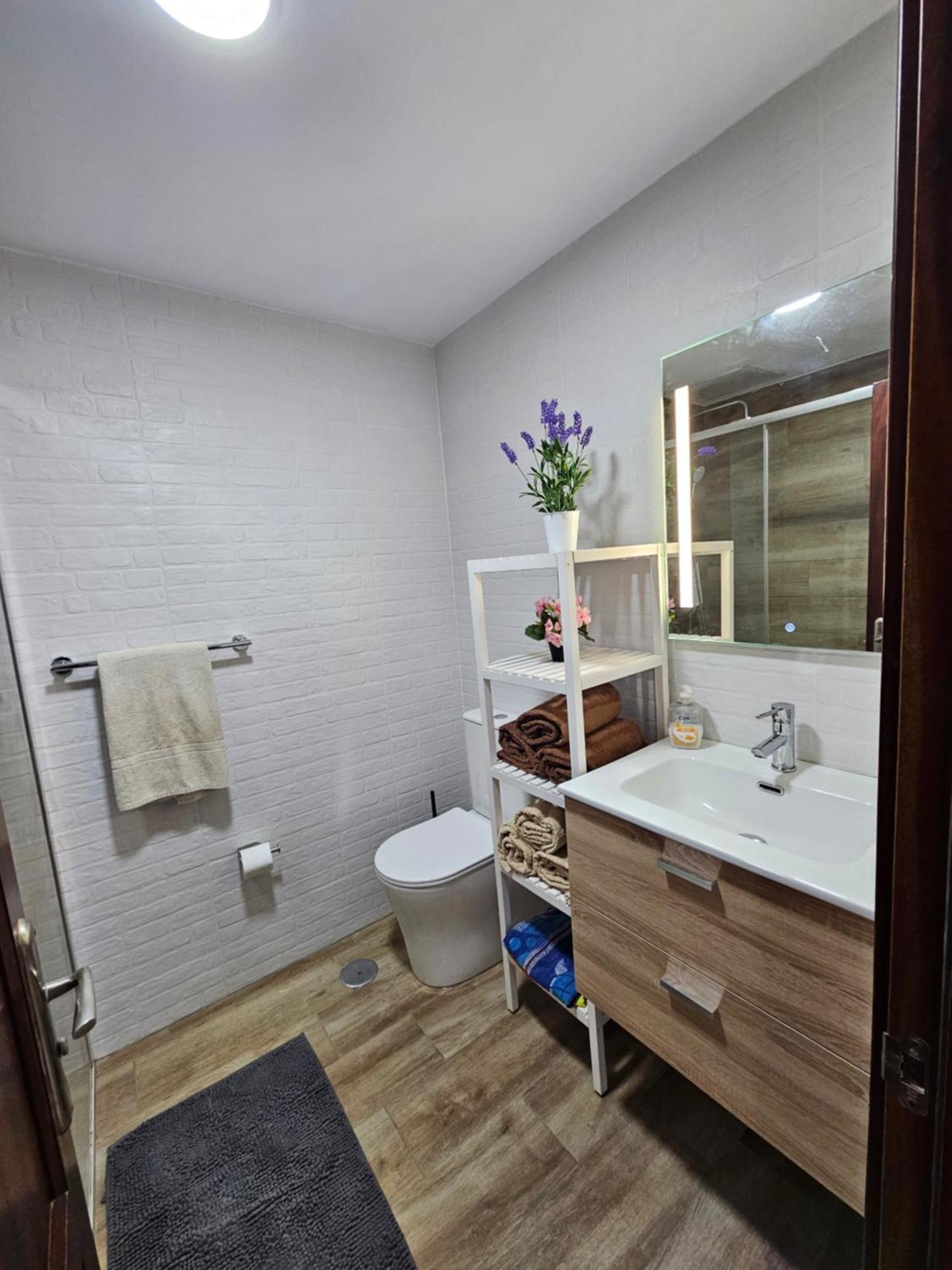 Ocean Front Cozy 2 Bedroom, 3 Beds Spacious- Netflix, Pool, Beach Lift & Fast Wifi Playa del Inglés Exterior foto
